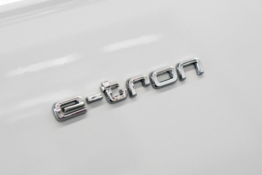 Логотип Audi Q7 e-tron by ABT (4M) 2017 года  (фото 2 из 4)